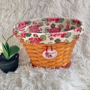 Vintage LONGABERGER GERANIUM BASKET with tie on. Lady in May series. NEVER USED